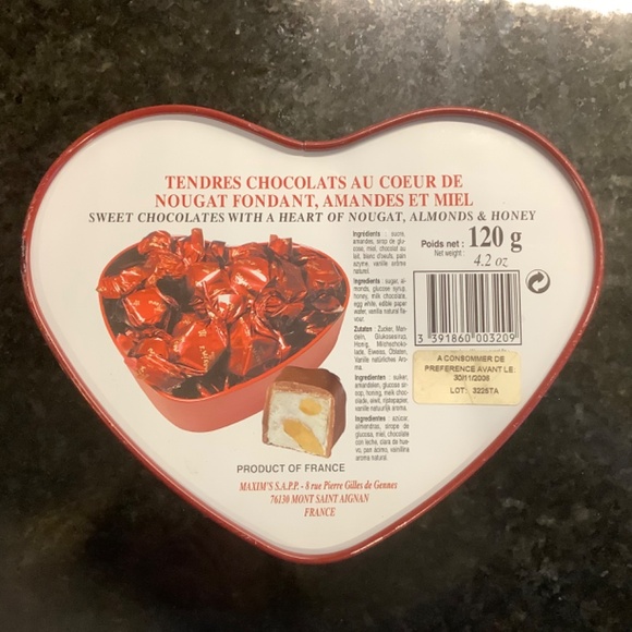 Maxim's De Paris Red Heart Tin with Lid - Picture 2 of 4